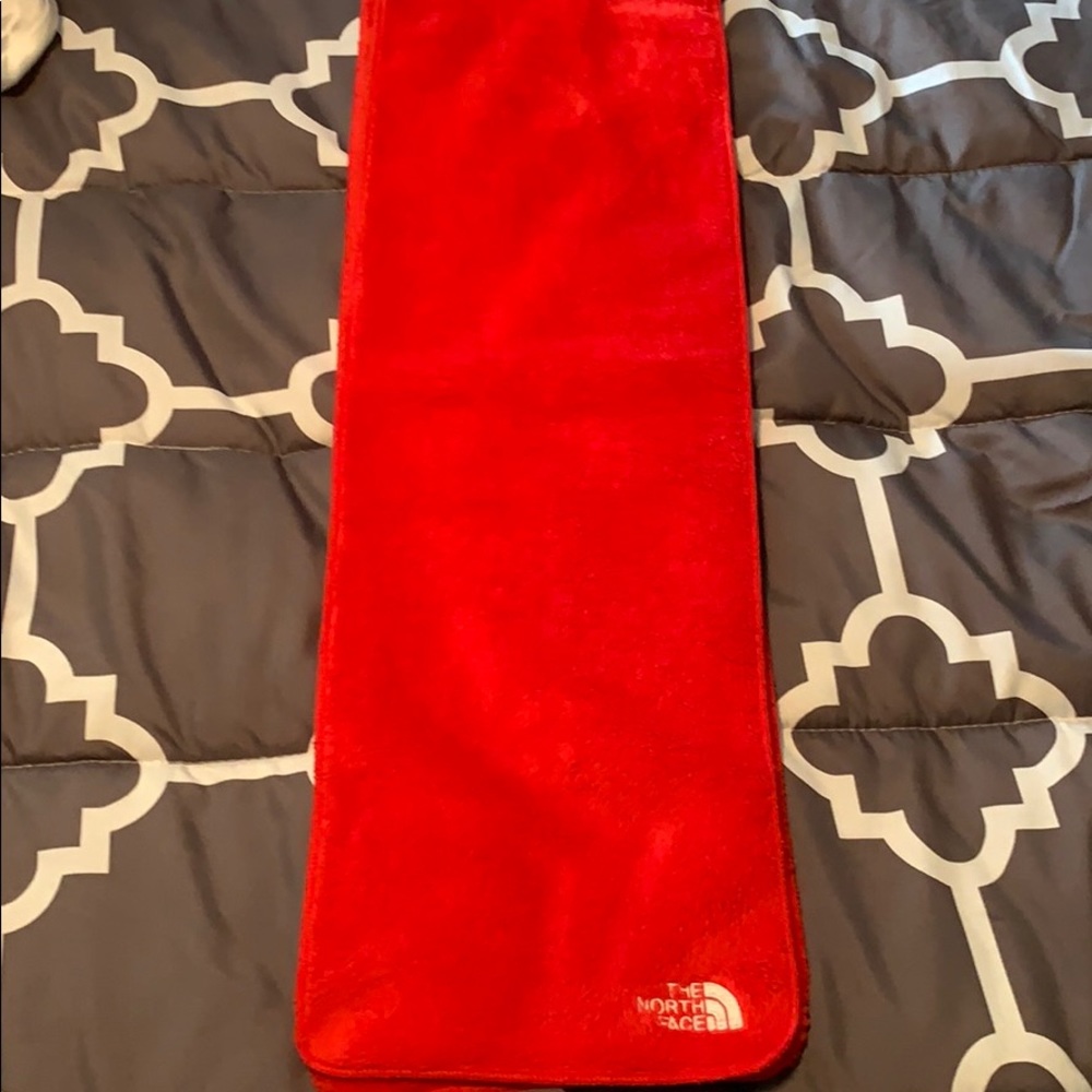 North face scarf